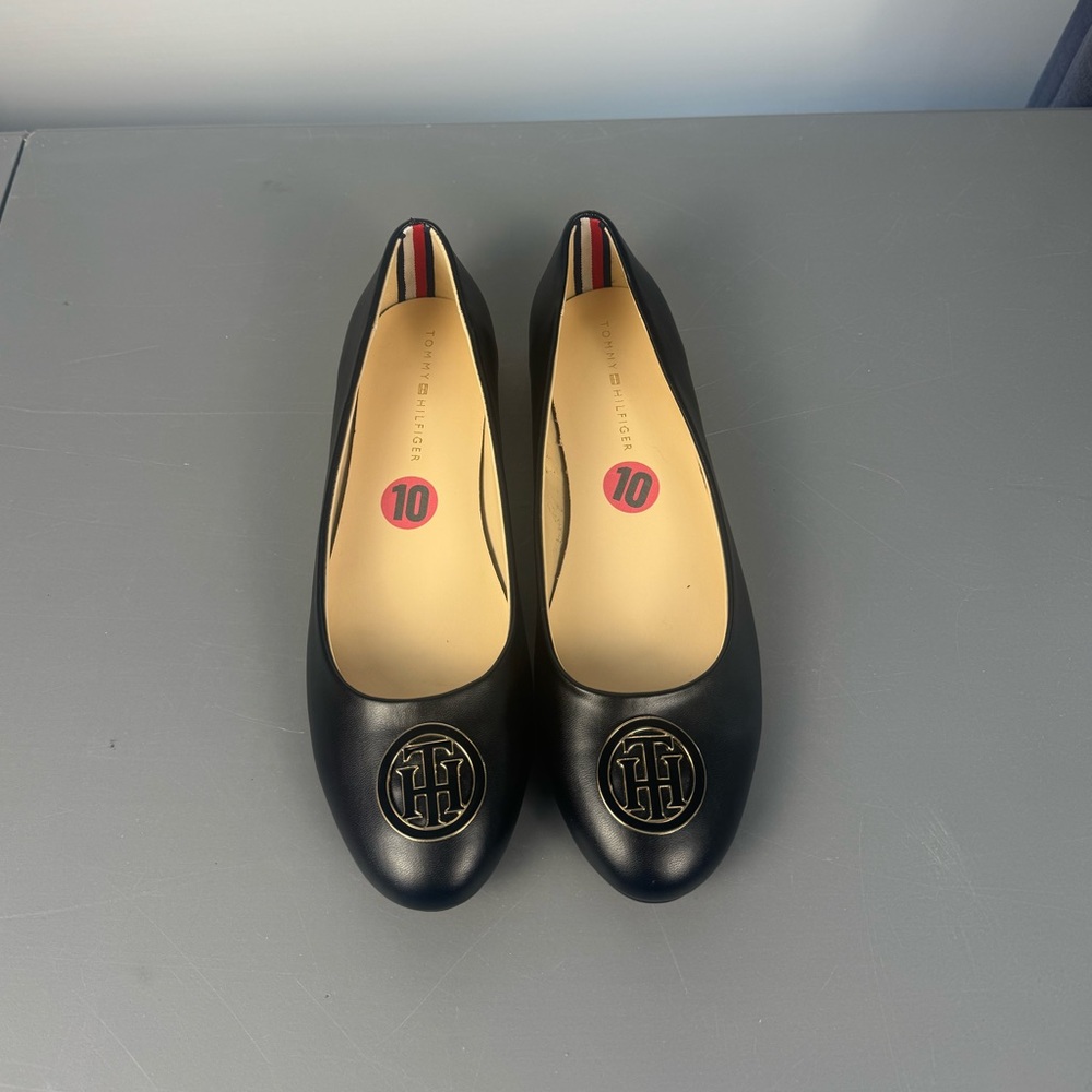 Tommy Hilfiger Black Leather Flats – Size 10M – Brand New